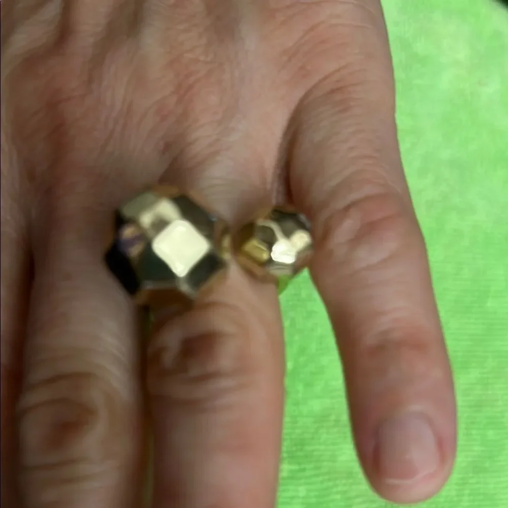 Elegant Gold-Toned Geometric Ring
